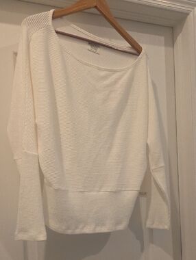 Mackenzie Off Shoulder Top In Heather Cream NWT